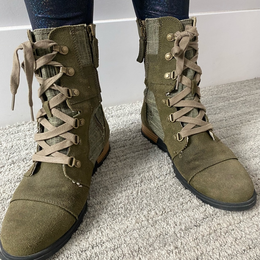 Women’s size 8 sorel zipper boots
